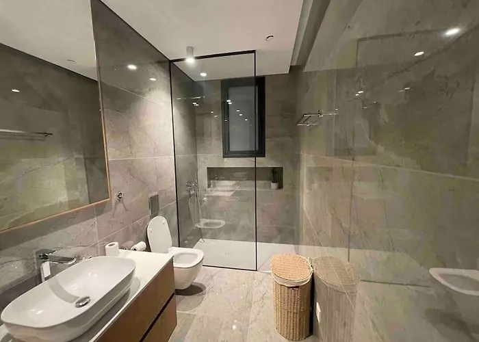 Luxurious Brand New Apartment