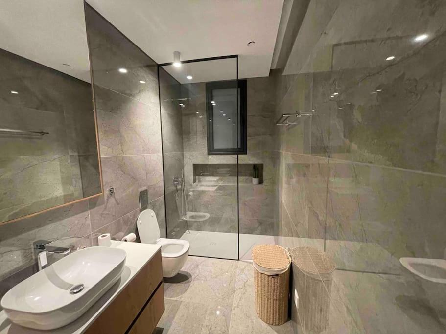Luxurious Brand New Apartment