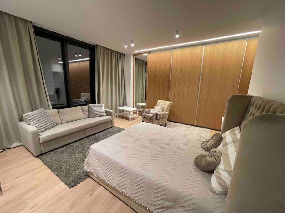 Luxurious Brand New Apartment